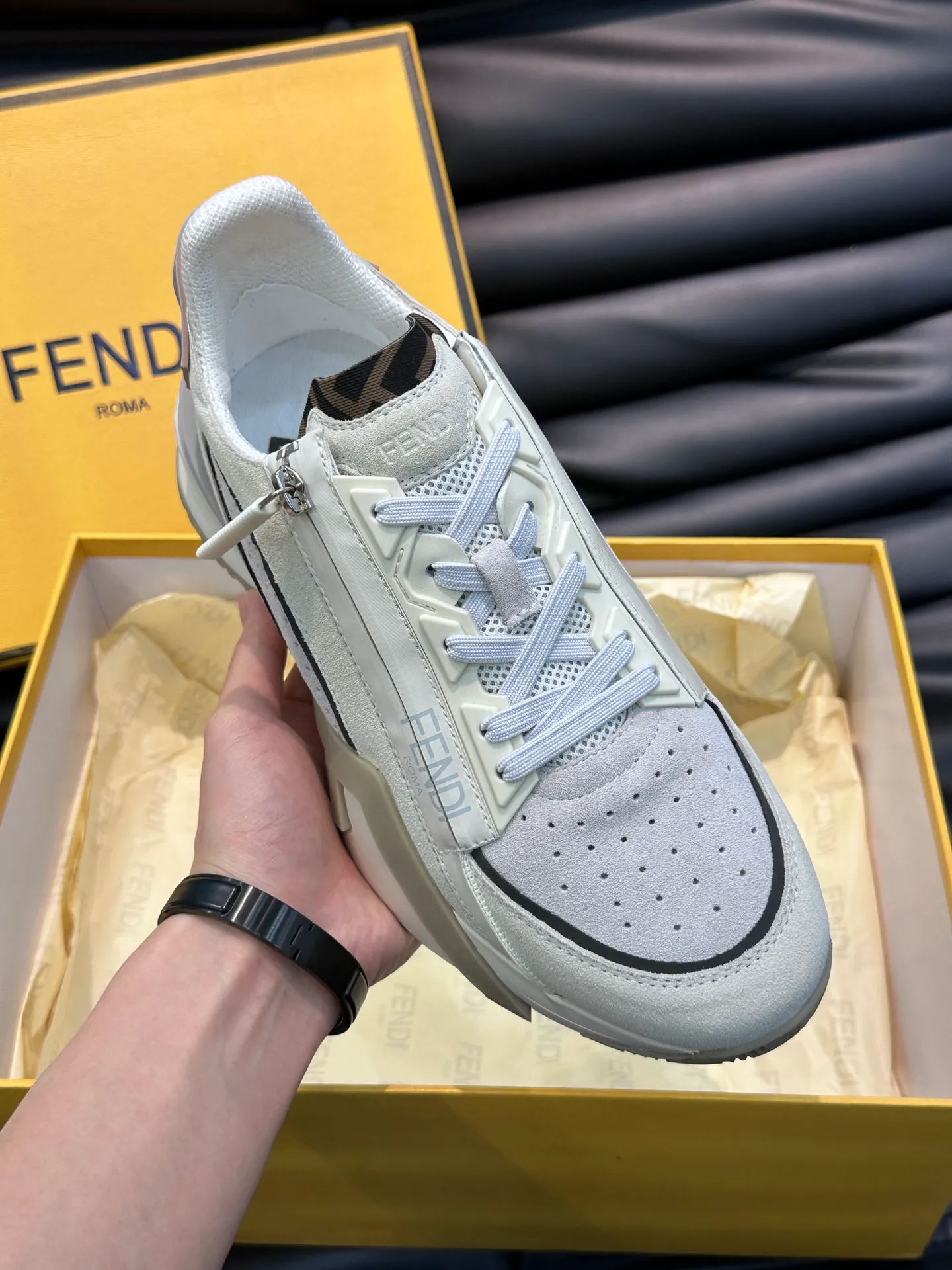 Men's shoes 💰p560 "Fend*" new men's casual sports shoes, equipped with elastic straps, side zippers, and corrugated soles engraved with F. Embossed Fendi Flow lettering on the heel. Made of technical fabric and a mix of blue and suede. Decorated with Lycra® details. FF graphic tongue. Ultra-light and wear-resistant EVA sole. Size: 38-44